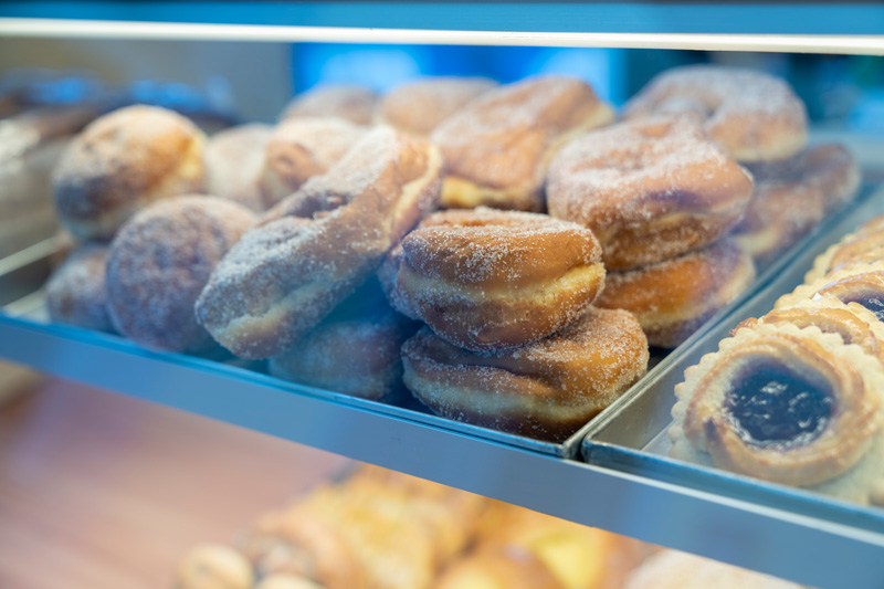Berliner und süße Teilchen im Backshop Hüpstedt